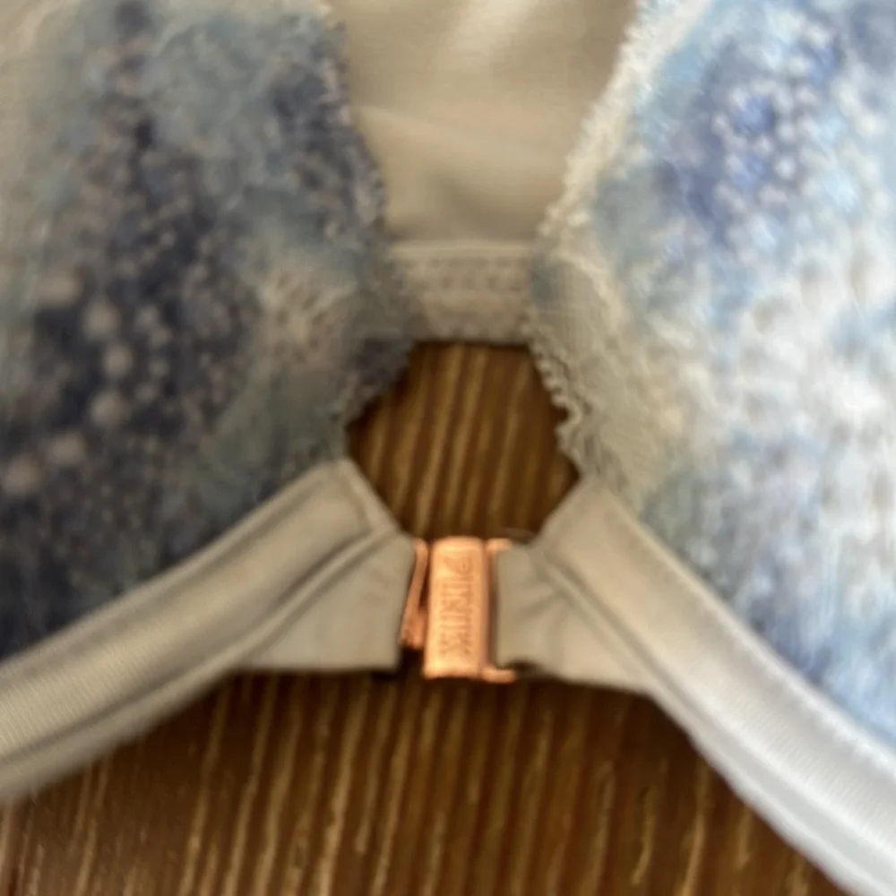 PINK Victoria's Secret blue lace front closure racerback date pushup 36C